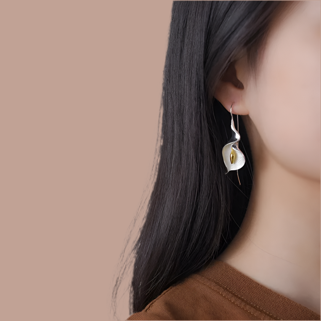 Lightweight flower silver earrings