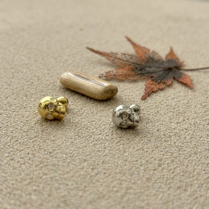 Juweries skull stud earrings in 18 karat gold finish and sterling silver finish