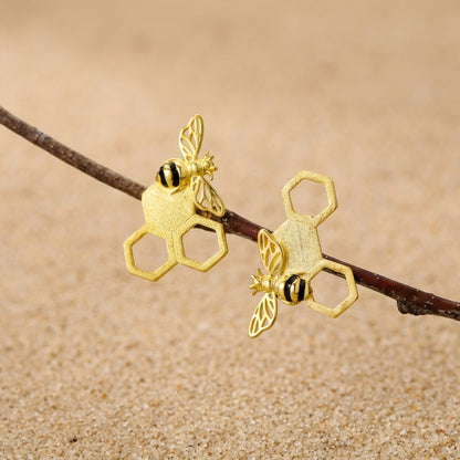 18kt gold plated bee earrings featuring a realistic honey bee perched on a textured honeycomb geometric design